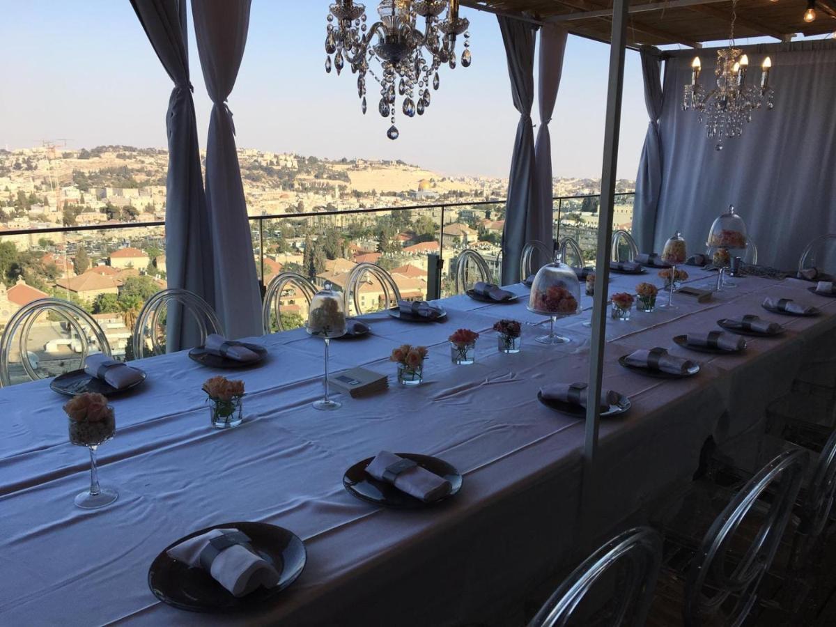 The Haneviim Court - Isrentals Jerusalem Exterior photo