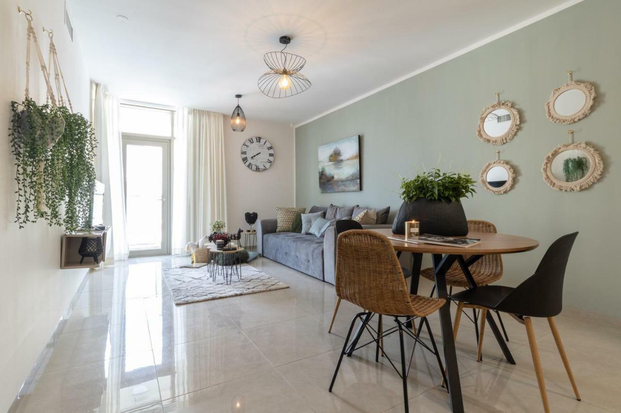 The Haneviim Court - Isrentals Jerusalem Exterior photo