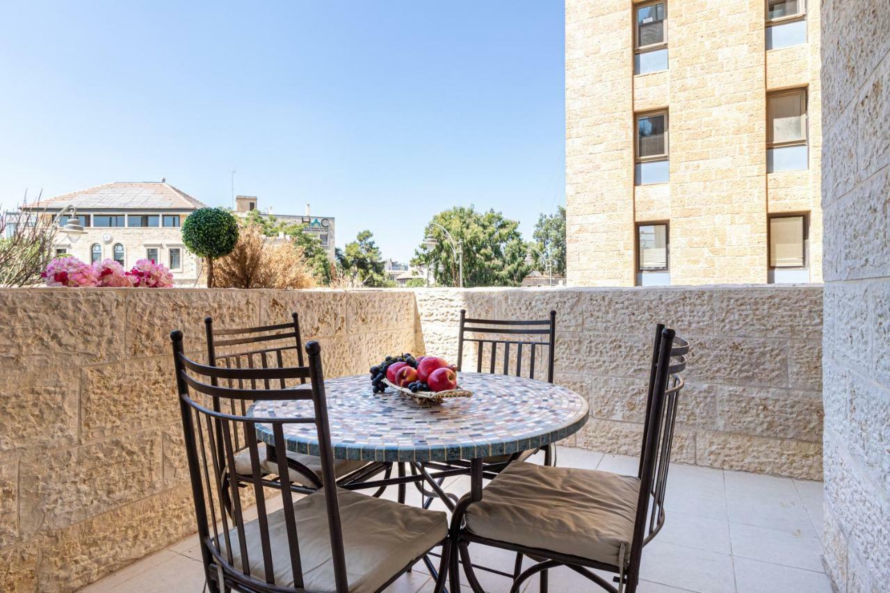 The Haneviim Court - Isrentals Jerusalem Exterior photo