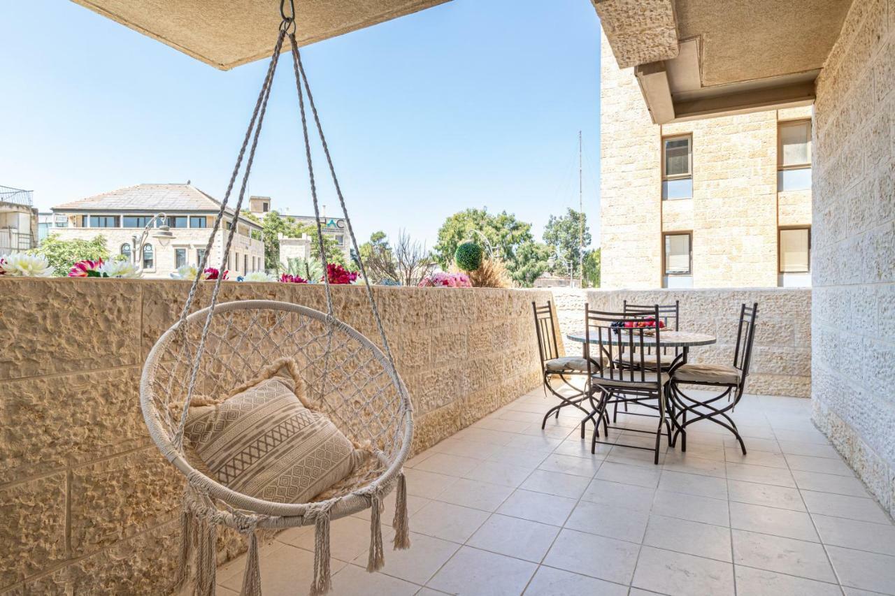 The Haneviim Court - Isrentals Jerusalem Exterior photo