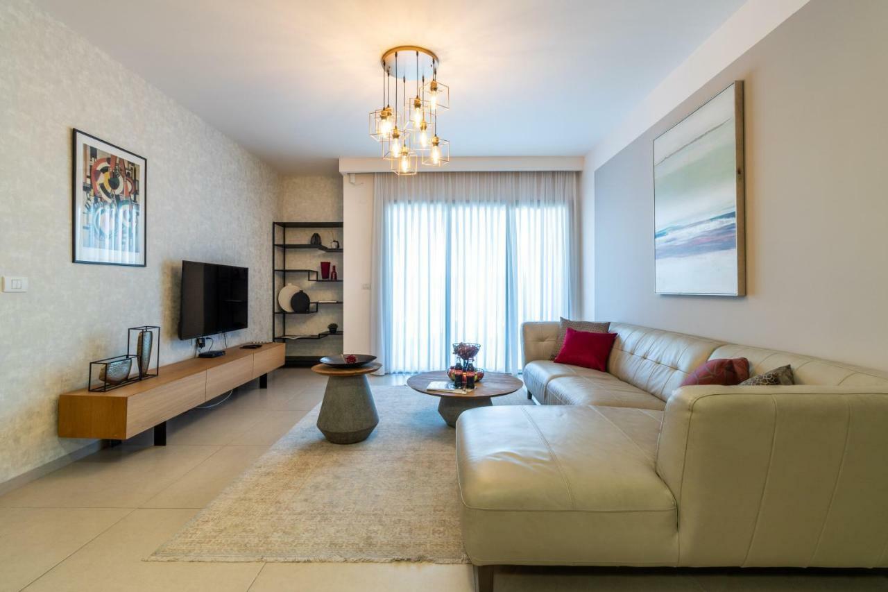 The Haneviim Court - Isrentals Jerusalem Exterior photo